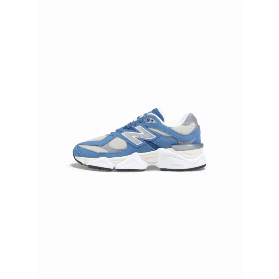 9060 Sneakers