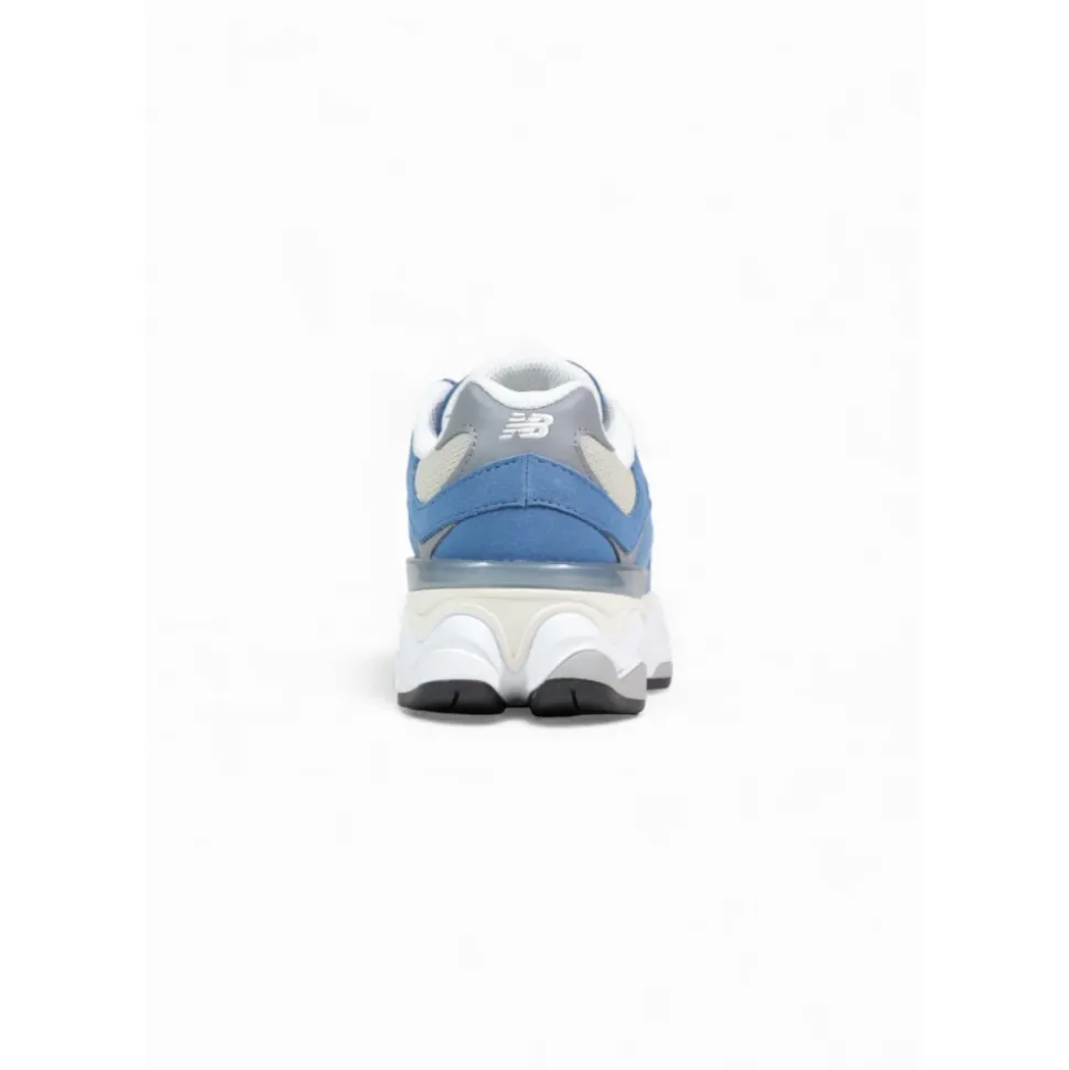 9060 Sneakers