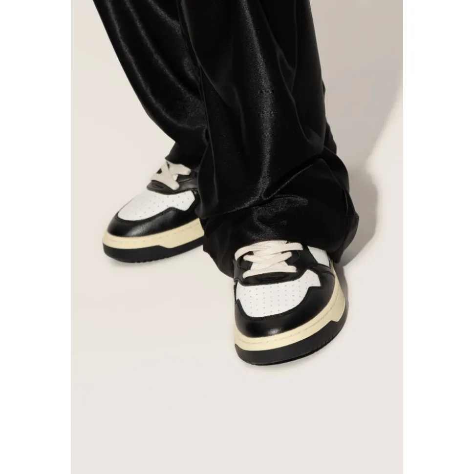 ‘Aumw’ sneakers