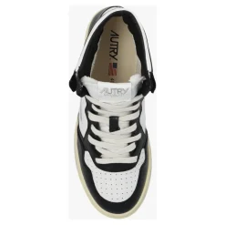 ‘Aumw’ sneakers