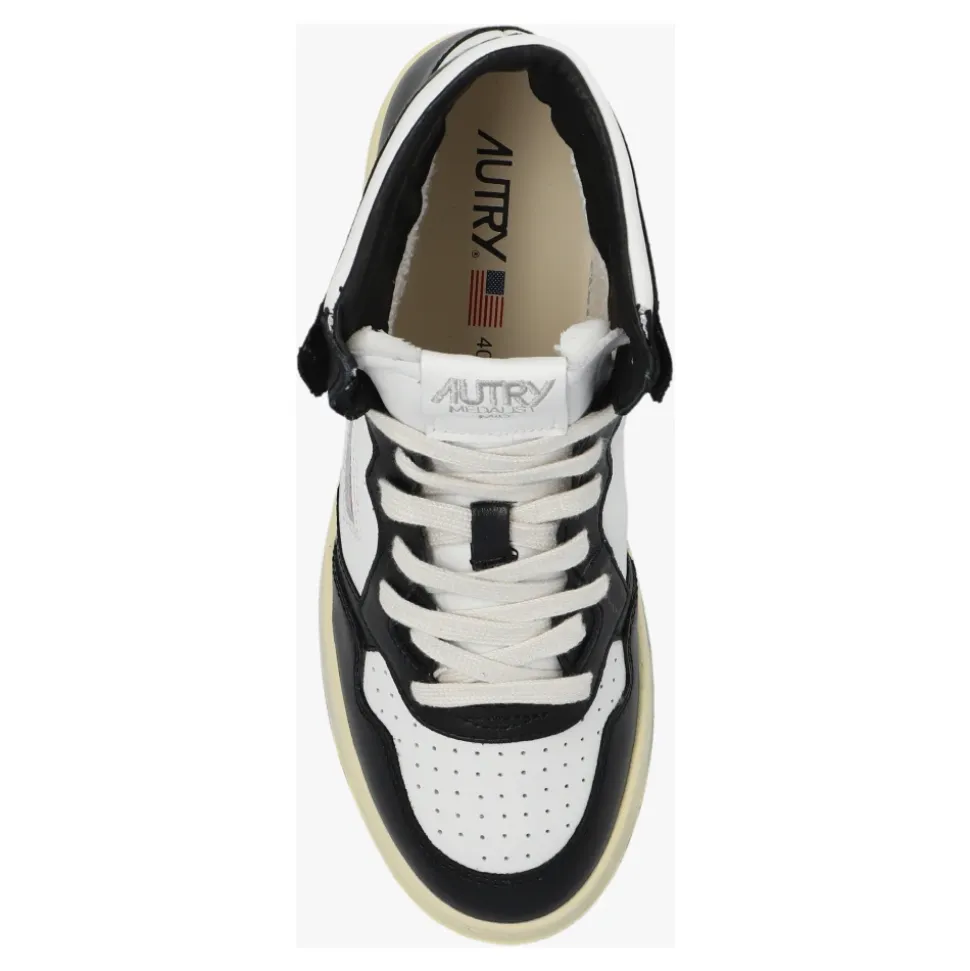 ‘Aumw’ sneakers