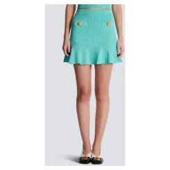 Ausgestelltes Strickkleid