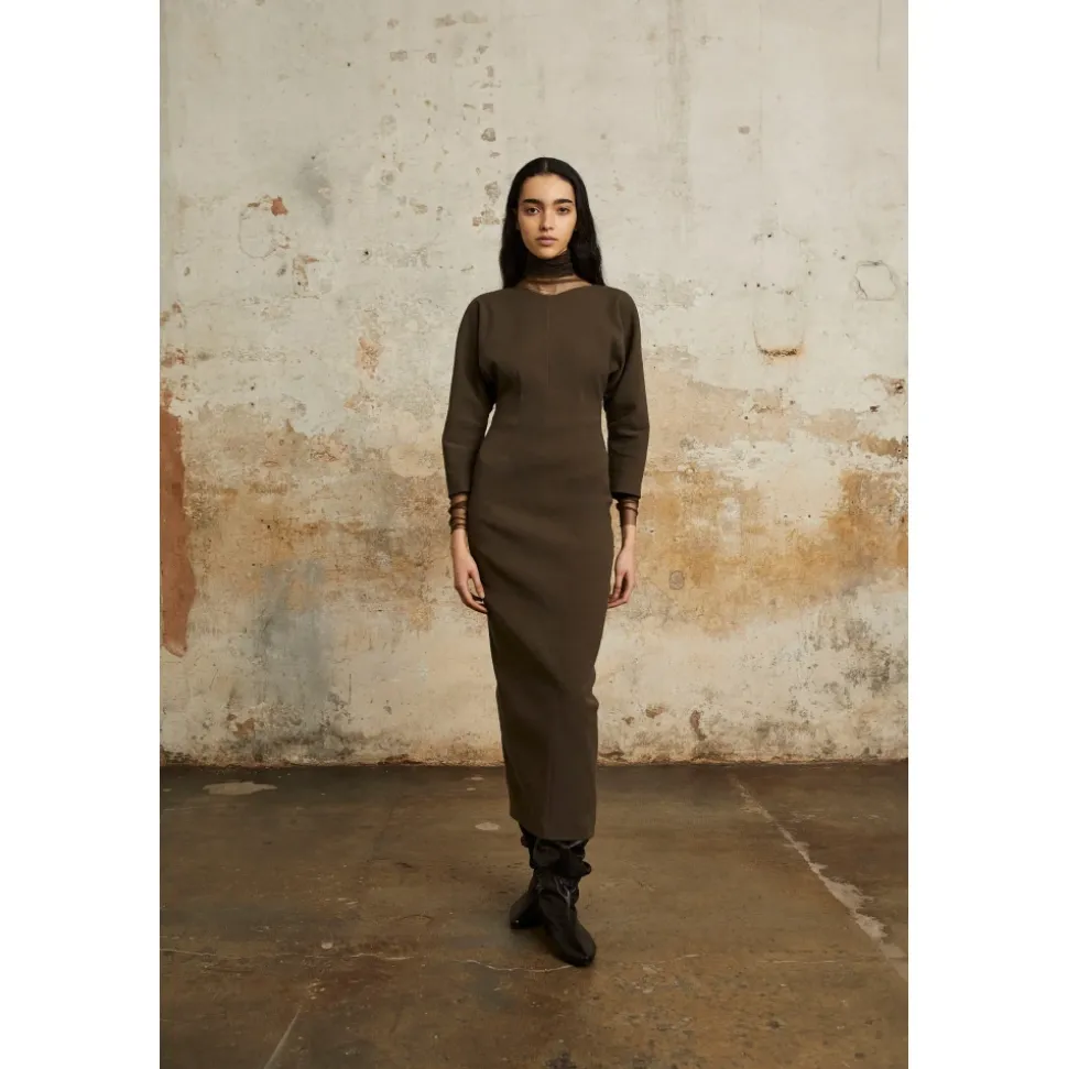 Bawa, figurbetontes braunes Kleid