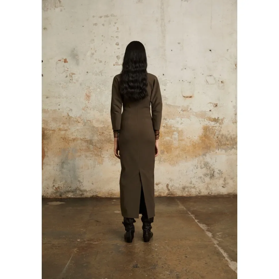 Bawa, figurbetontes braunes Kleid