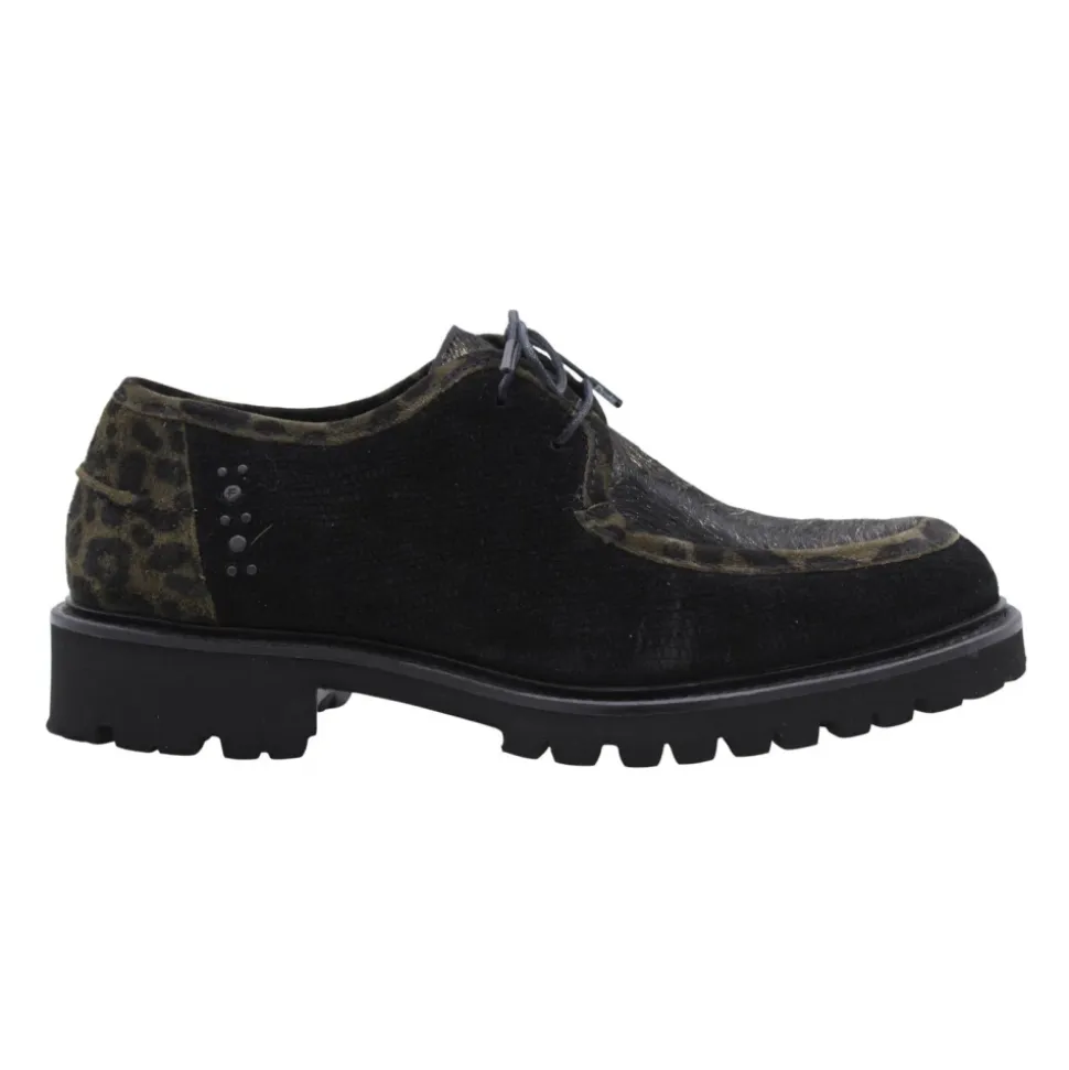 Bequemer Schnürschuh