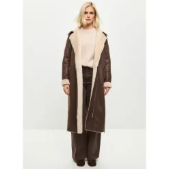 Brauner, wendbarer Shearling-Longmantel in Lederoptik