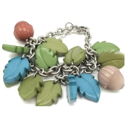 Buntes Armband mit Blatt- und Eichelanhänger