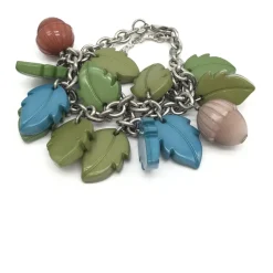 Buntes Armband mit Blatt- und Eichelanhänger