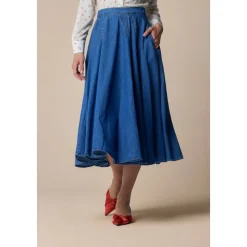 Eleganter, fließender langer Jeansrock