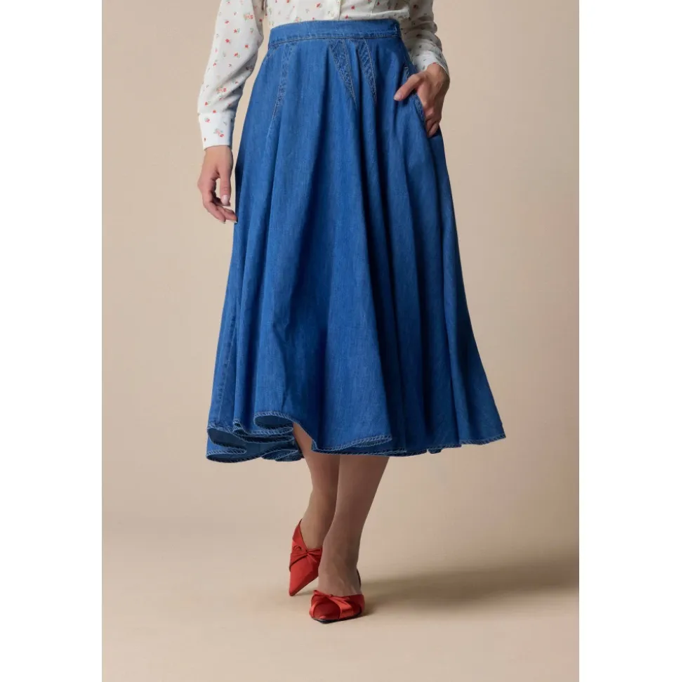 Eleganter, fließender langer Jeansrock