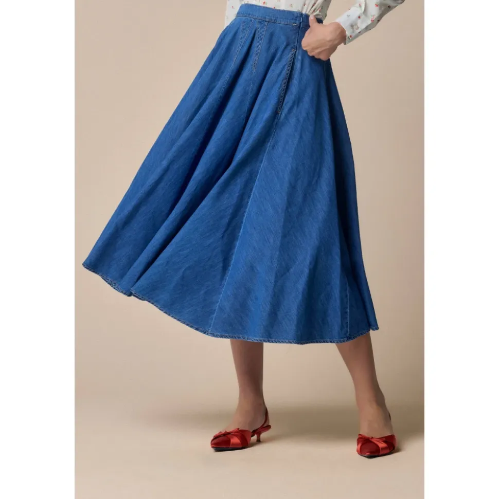 Eleganter, fließender langer Jeansrock