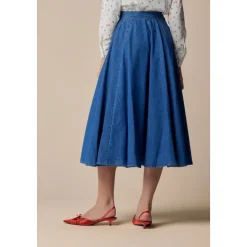 Eleganter, fließender langer Jeansrock