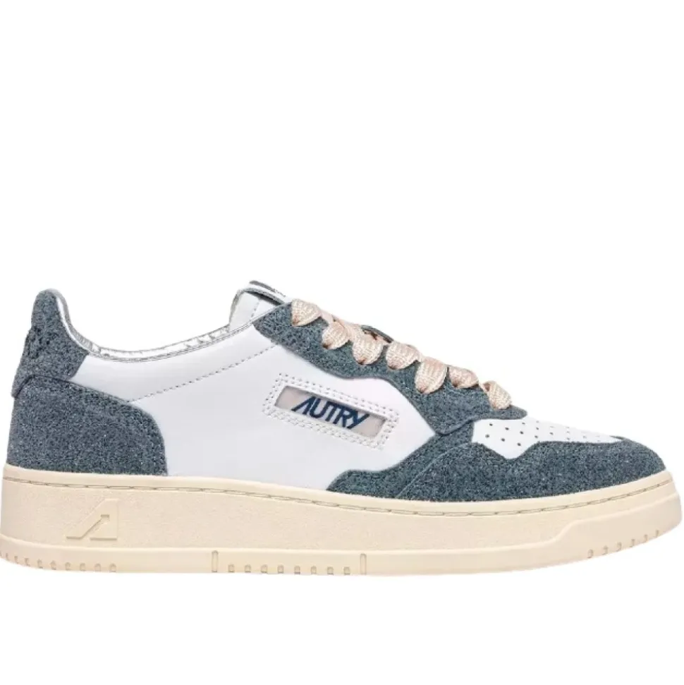Glitzernde Leder- und Wildledersneaker
