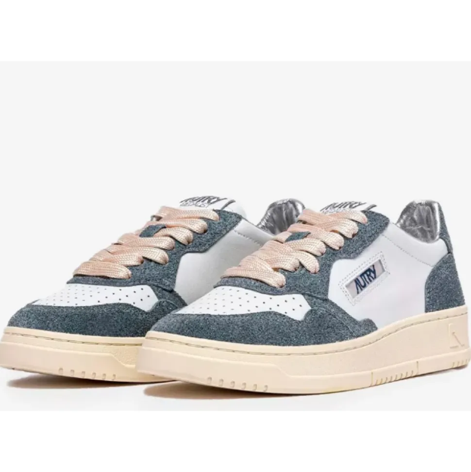 Glitzernde Leder- und Wildledersneaker