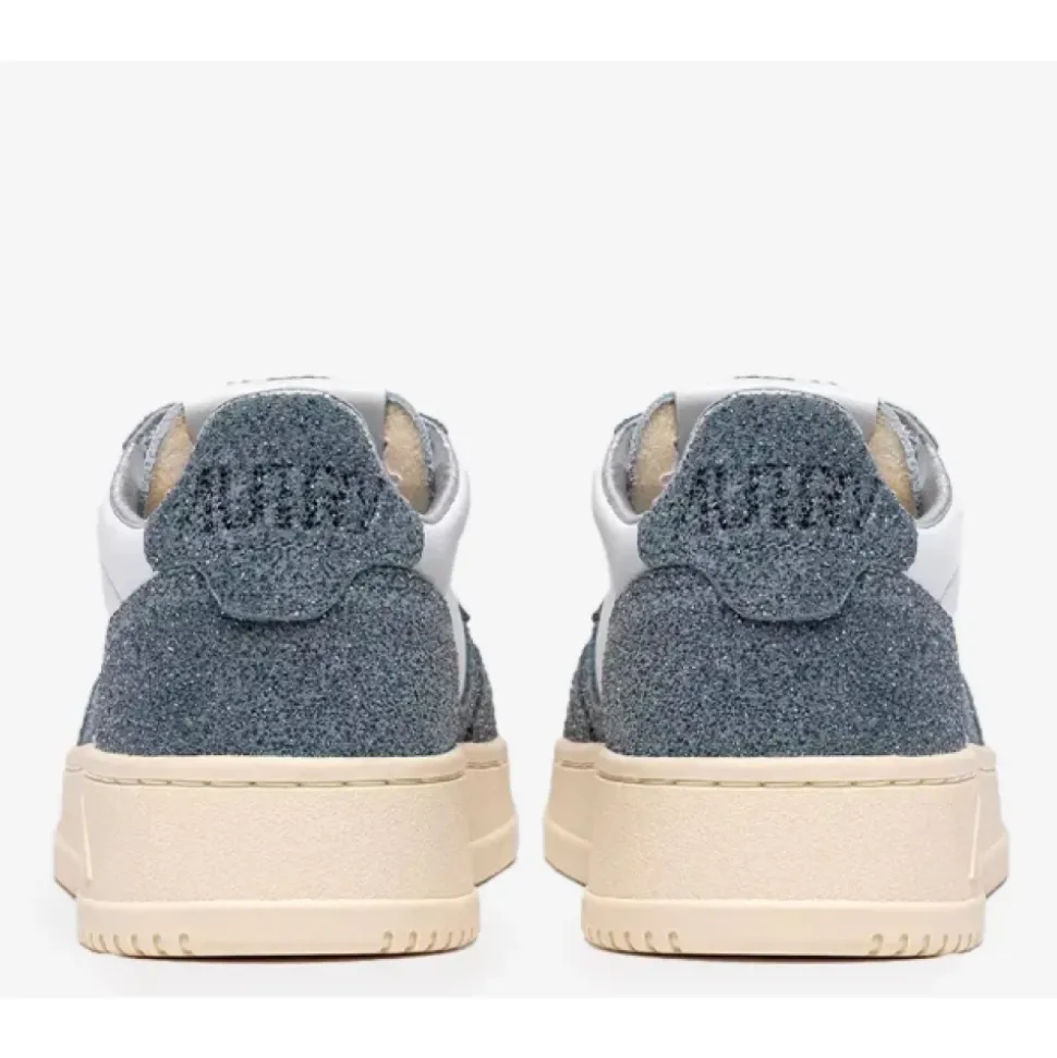 Glitzernde Leder- und Wildledersneaker