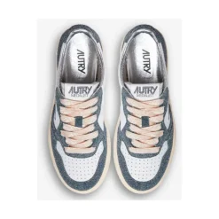 Glitzernde Leder- und Wildledersneaker