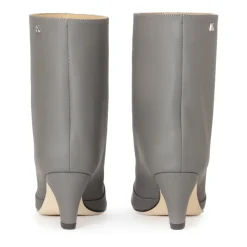 Graue Kitten-Absatzstiefel