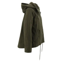 Grüne Wintermäntel