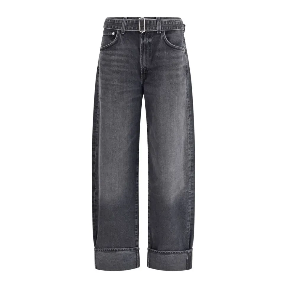 Jeans mit umgeschlagenen Säumen