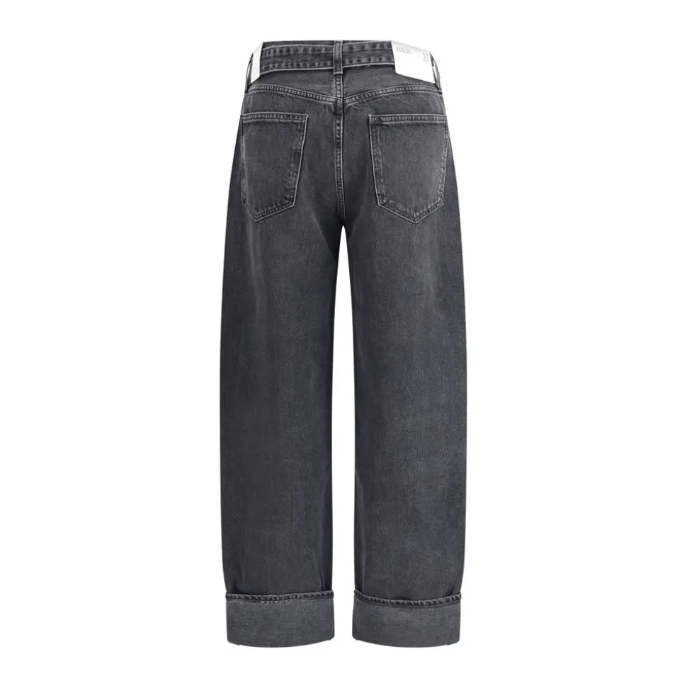 Jeans mit umgeschlagenen Säumen
