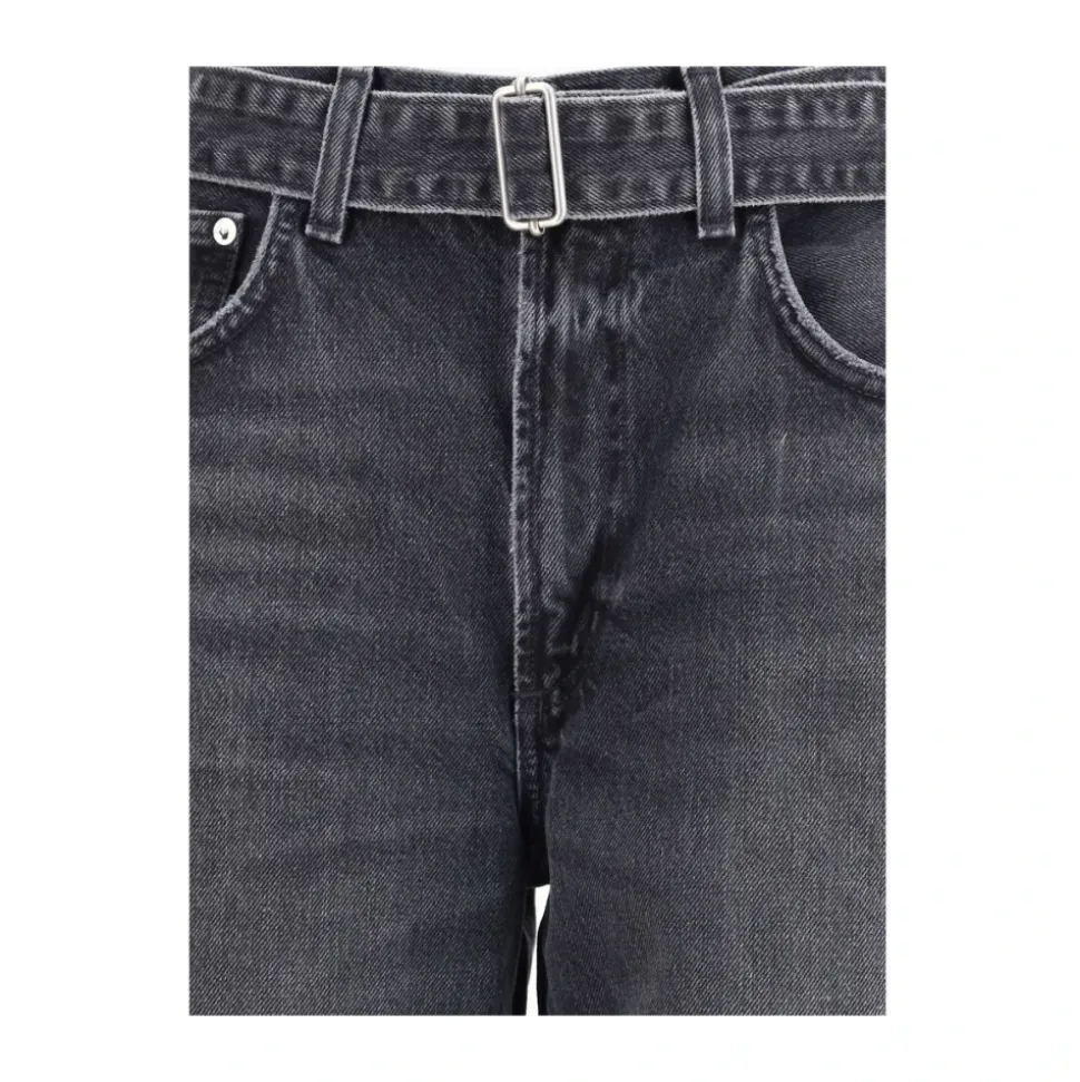 Jeans mit umgeschlagenen Säumen