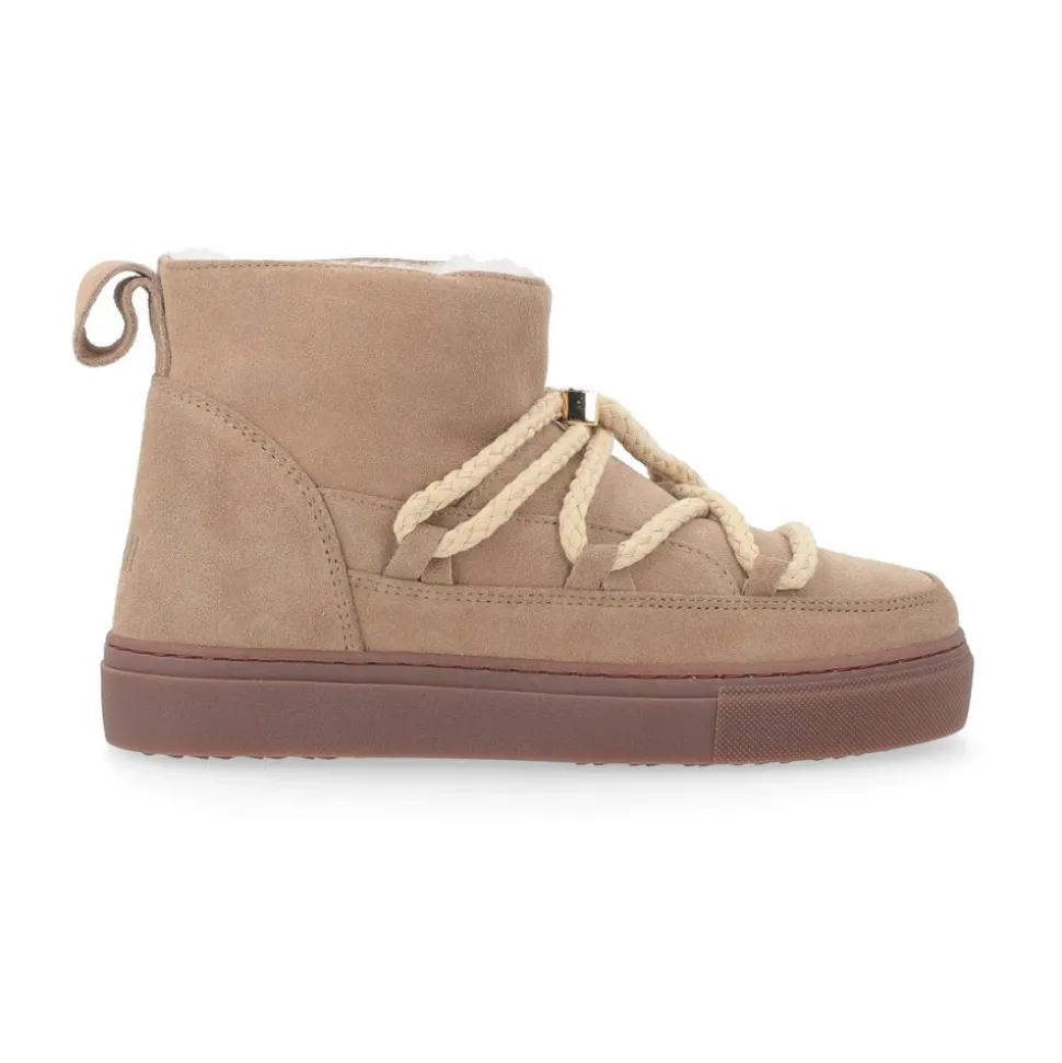 Klassische niedrige beige Winterstiefel