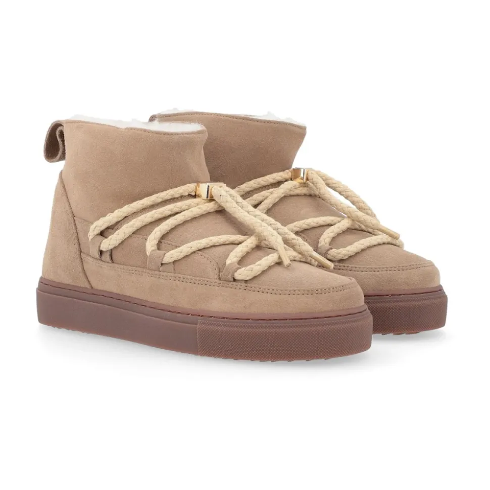 Klassische niedrige beige Winterstiefel