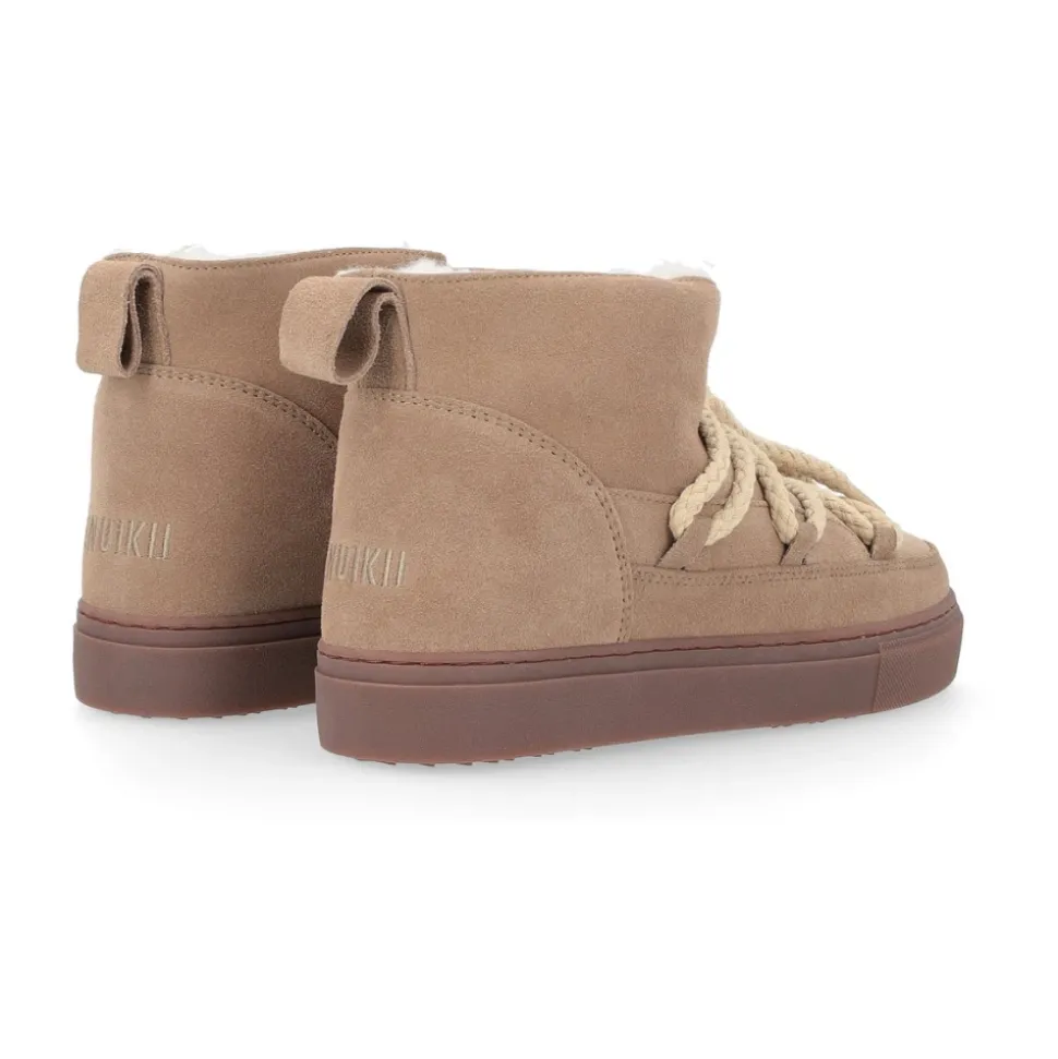 Klassische niedrige beige Winterstiefel