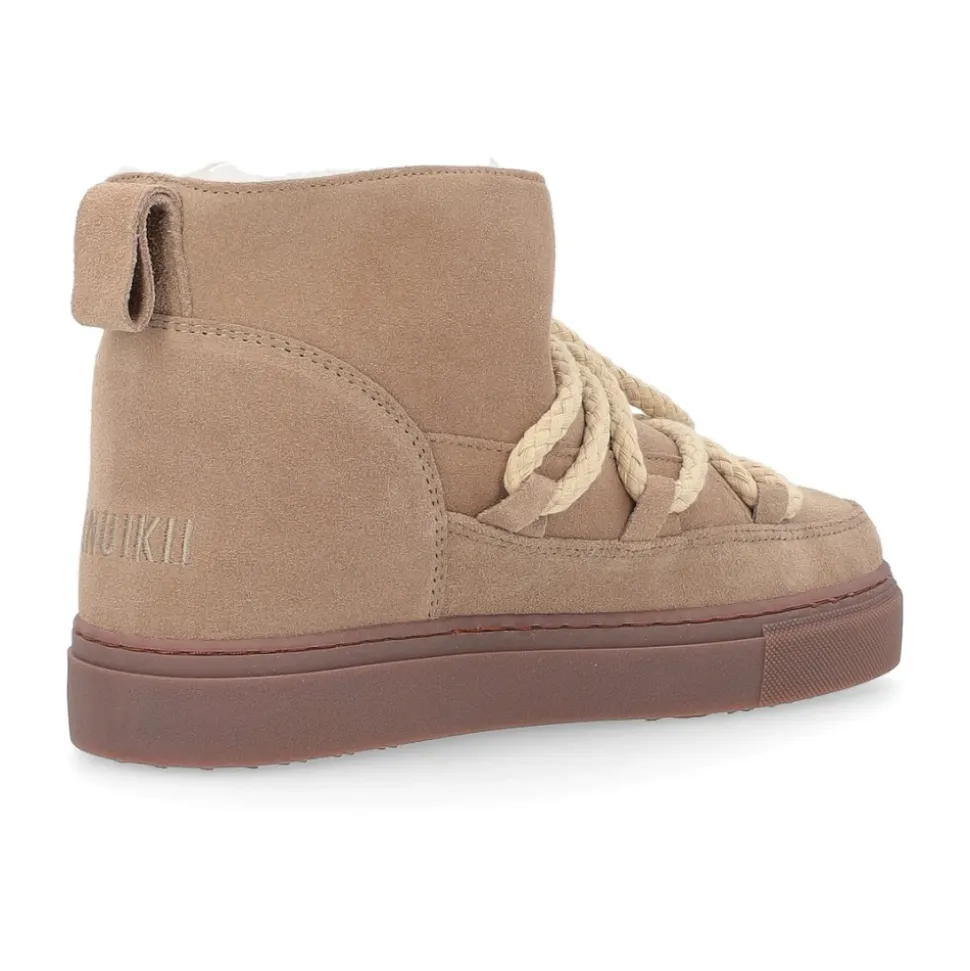 Klassische niedrige beige Winterstiefel