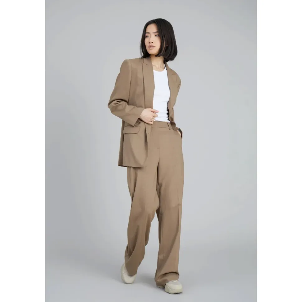 Klassischer Camel Blazer mit Klappentaschen