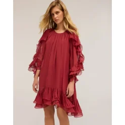 Kurzes Kleid mit Rüschen