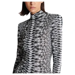 Kurzes Strickkleid mit Schlangenmuster