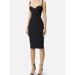Leichtes Kreppkleid mit Raw-Edge-Stoff