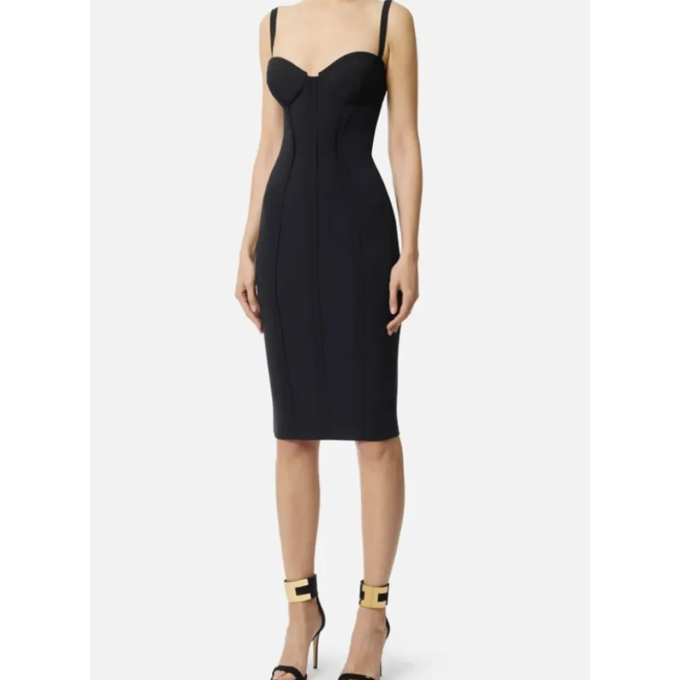 Leichtes Kreppkleid mit Raw-Edge-Stoff