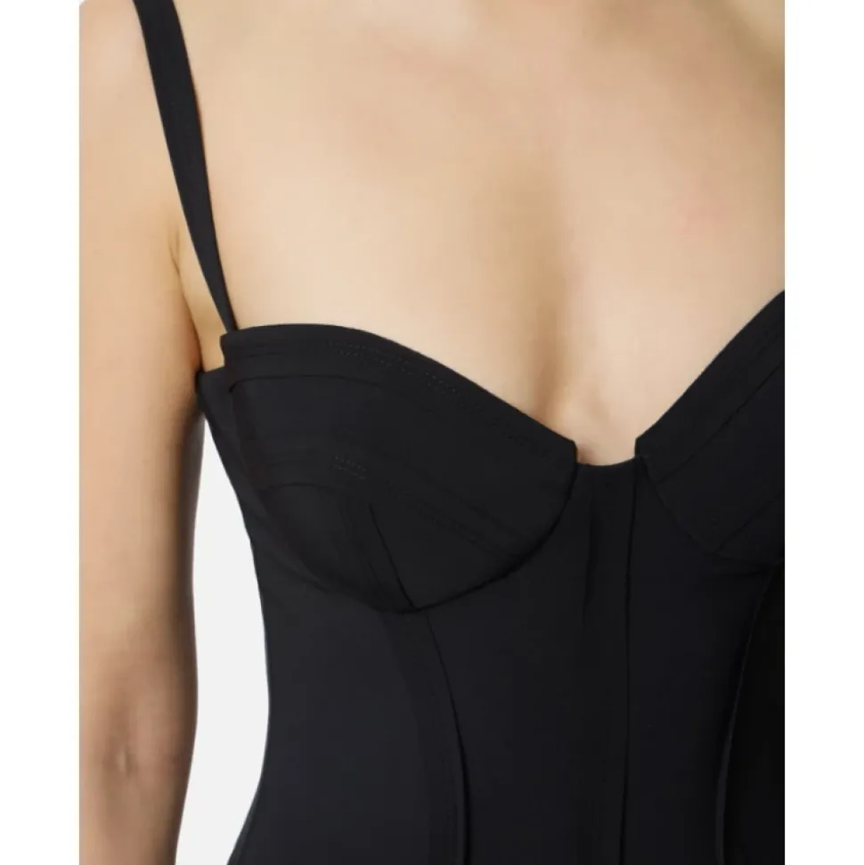 Leichtes Kreppkleid mit Raw-Edge-Stoff