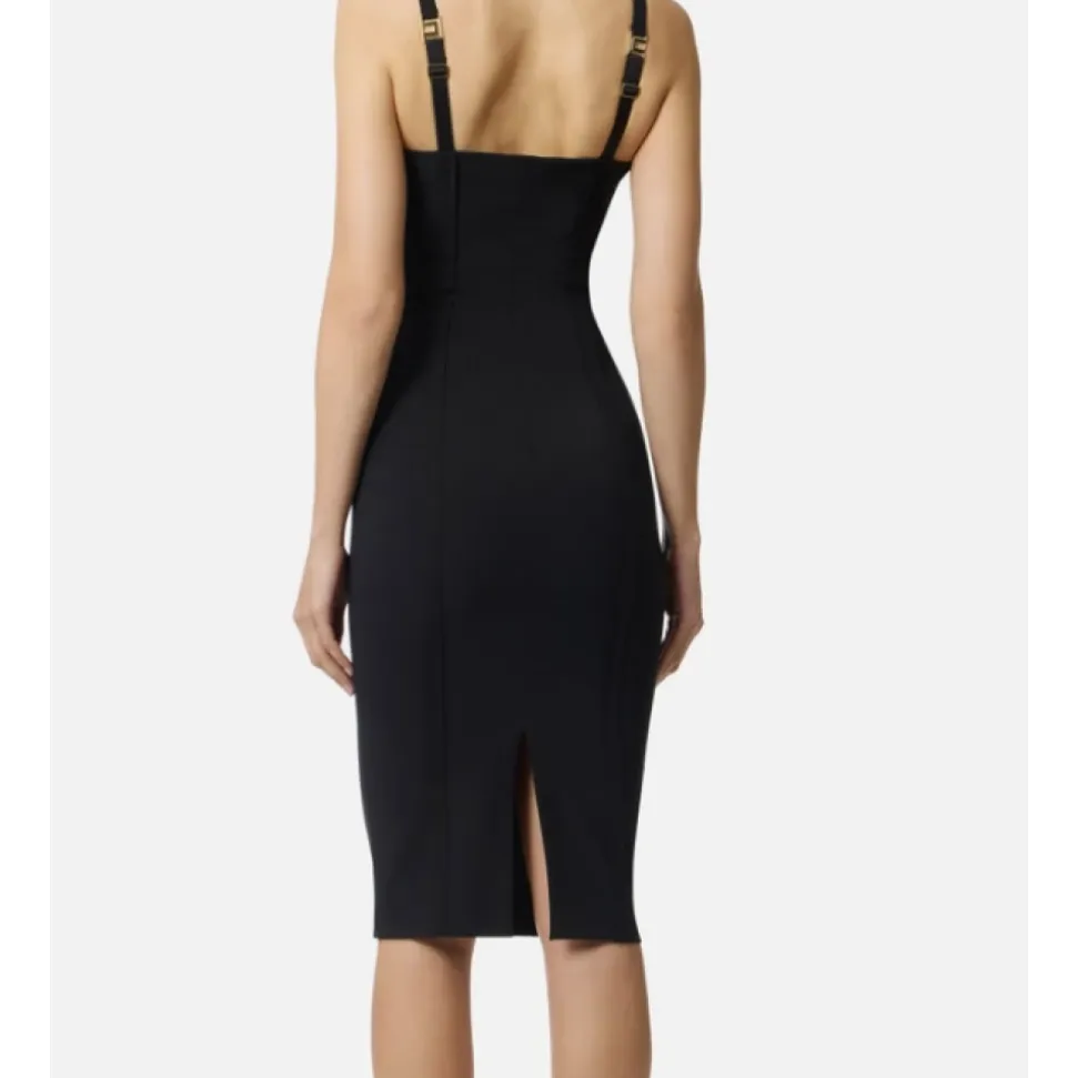 Leichtes Kreppkleid mit Raw-Edge-Stoff