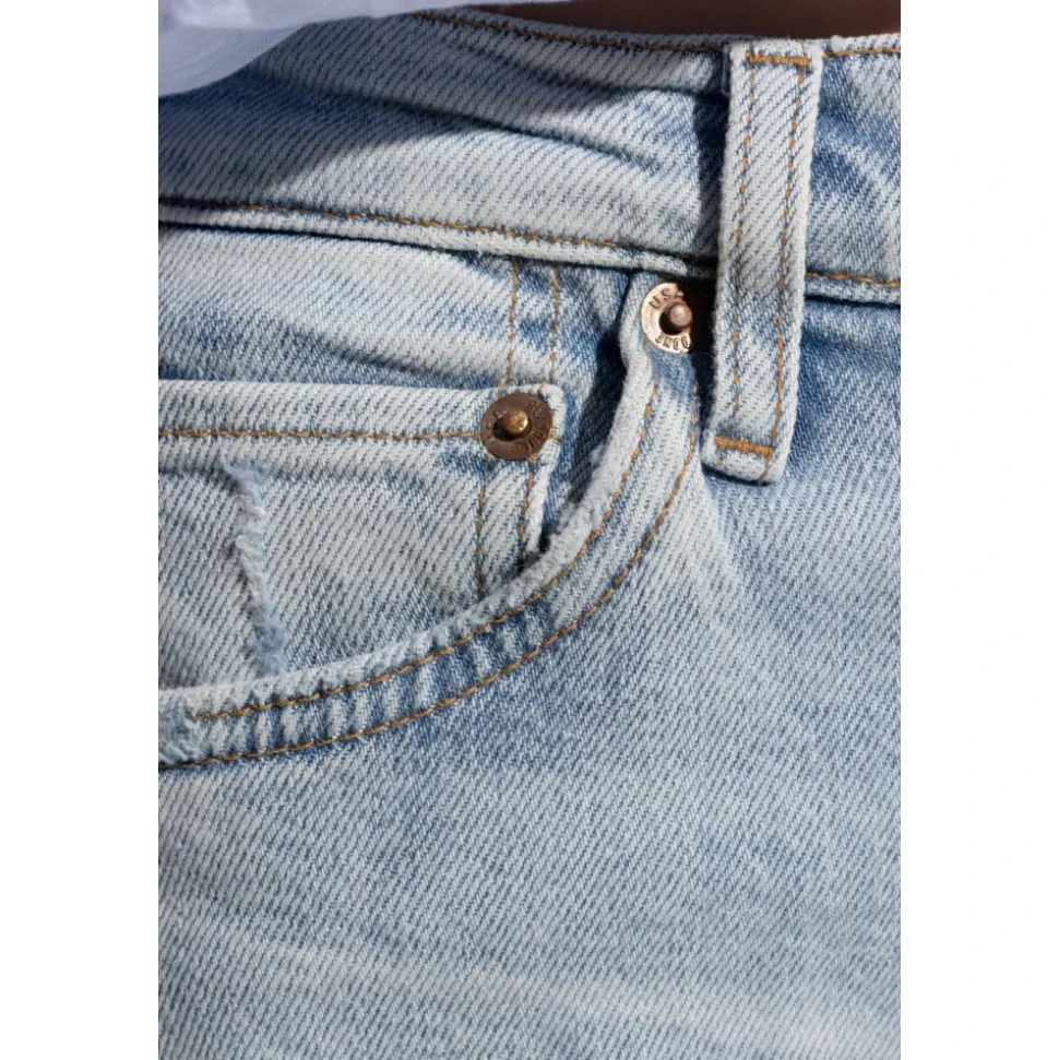 Levis
