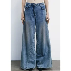 Low-Waisted Wide Leg Jeans