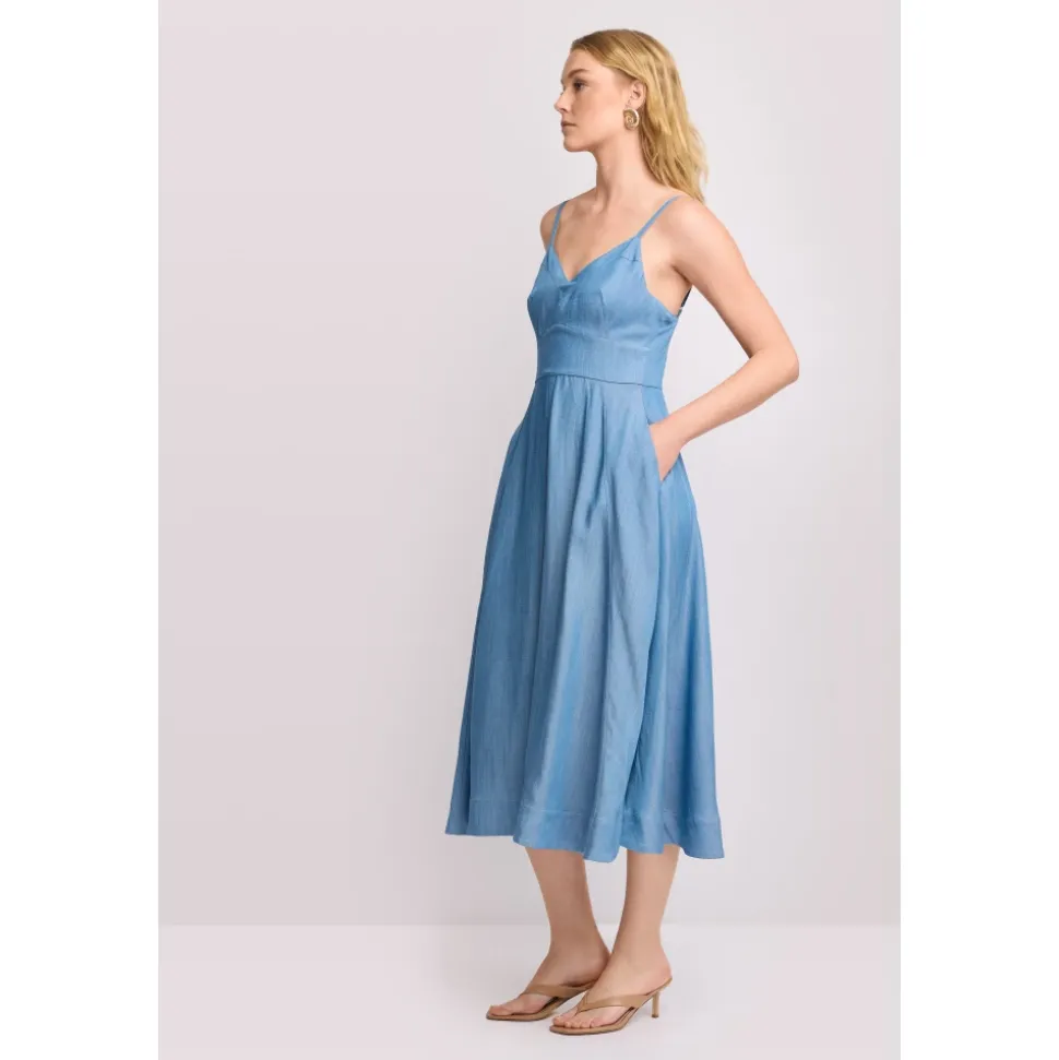 Lässiges ausgestelltes, langes Kleid