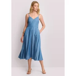 Lässiges ausgestelltes, langes Kleid