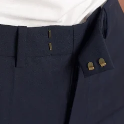 Maßgeschneiderte gerade Hose mit dekorativem Seitenband