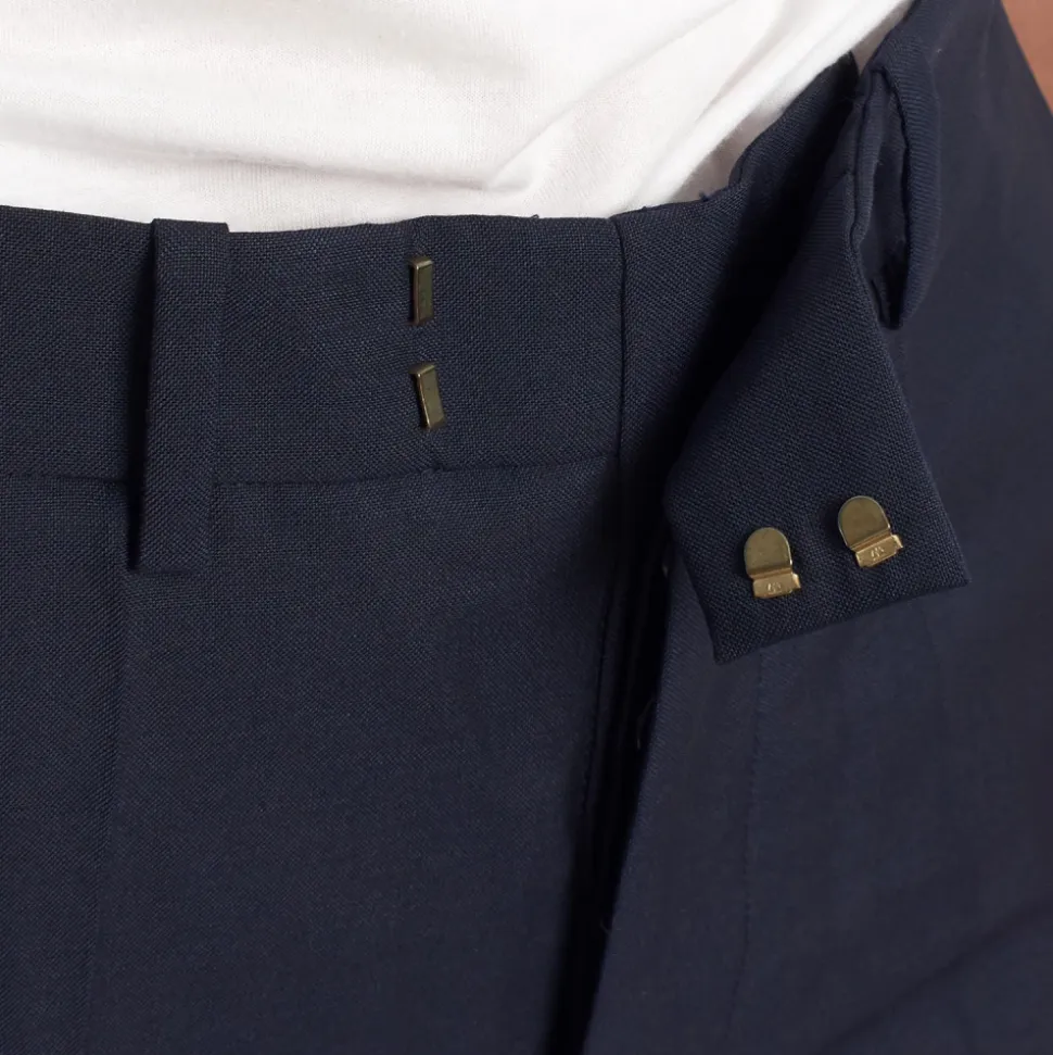 Maßgeschneiderte gerade Hose mit dekorativem Seitenband