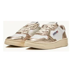Medalist Low Top Sneaker
