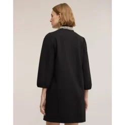 Milano Stitch Kleid mit Stickkragen