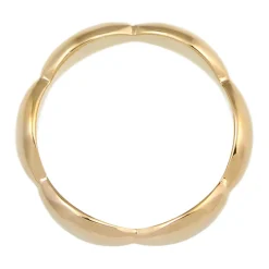Moderner Ring mit geschwungener Bandform