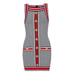 Monogramm Strickkleid mit Löwenkopfknöpfen