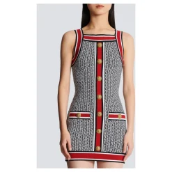 Monogramm Strickkleid mit Löwenkopfknöpfen