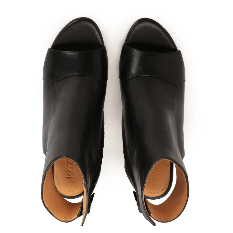 Peep Toe Stiefeletten.Dieses Produkt fällt klein aus.