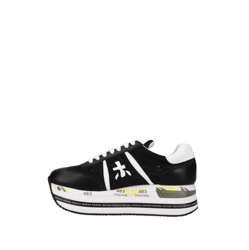 Perforierte Lace Sneakers mit Plateausohle