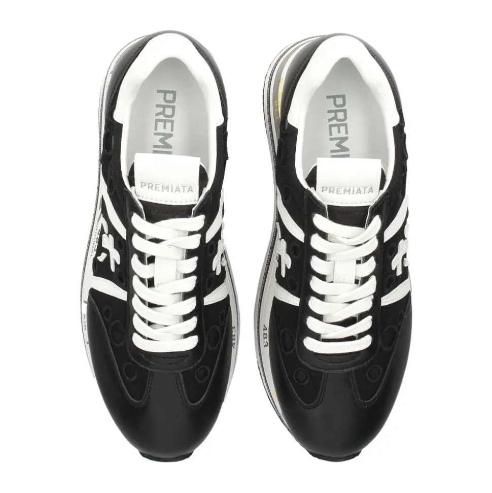 Perforierte Lace Sneakers mit Plateausohle